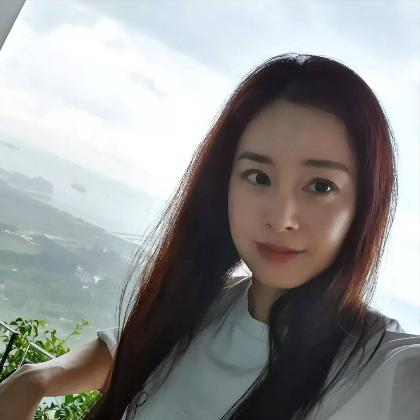 43岁金泰希「无p真实近照」曝光,网友:这根本是少女吧!