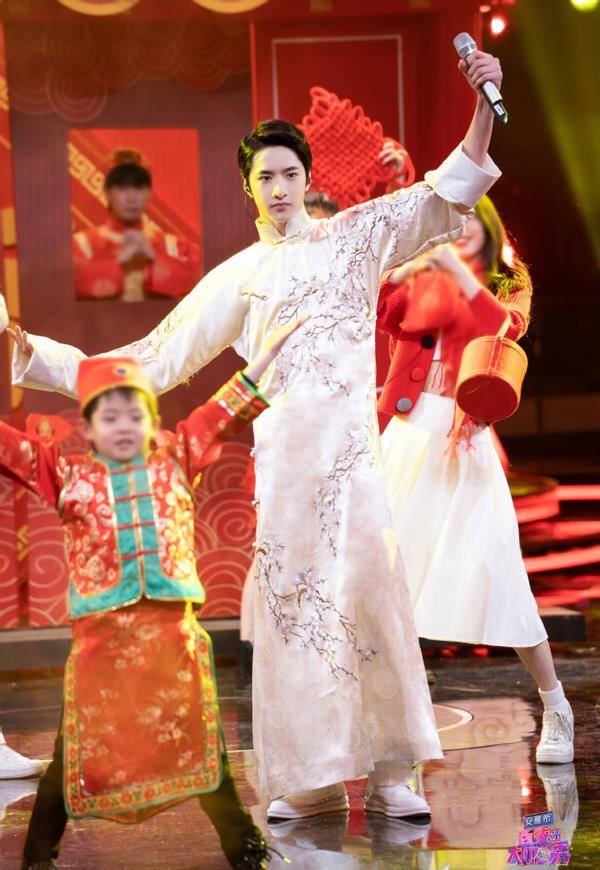 《百变大咖秀》今晚有多牛,收视全网第一炸裂_黄子韬_沈凌张_刘耀文