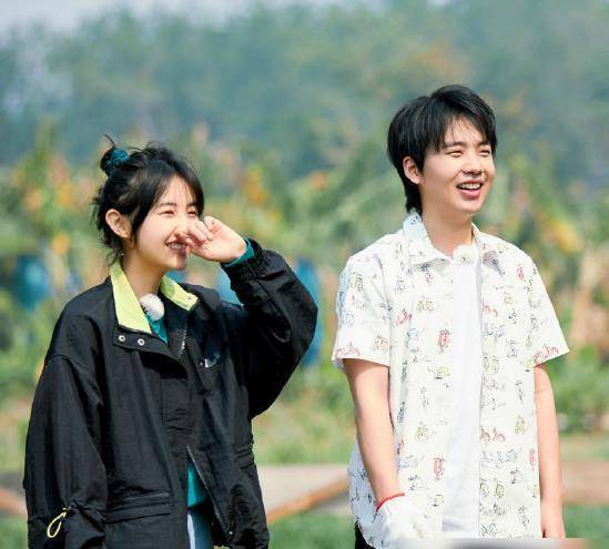 郭麒麟传恋情,女方现身德云社封箱演出,网友:郭德纲不愁没儿媳_蒋依依