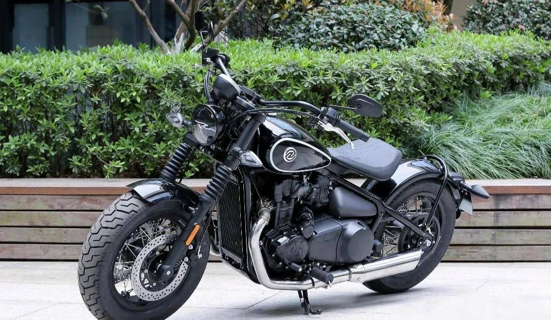 bobber450上市售价2.69万,车友说这不就是国产版的宝马r18?