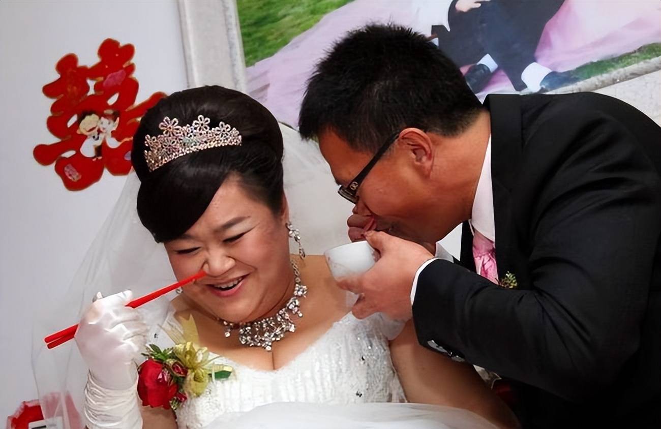 不久后两人步入了婚姻殿堂,只是可惜,到目前为止,唐功红和丈夫还没有