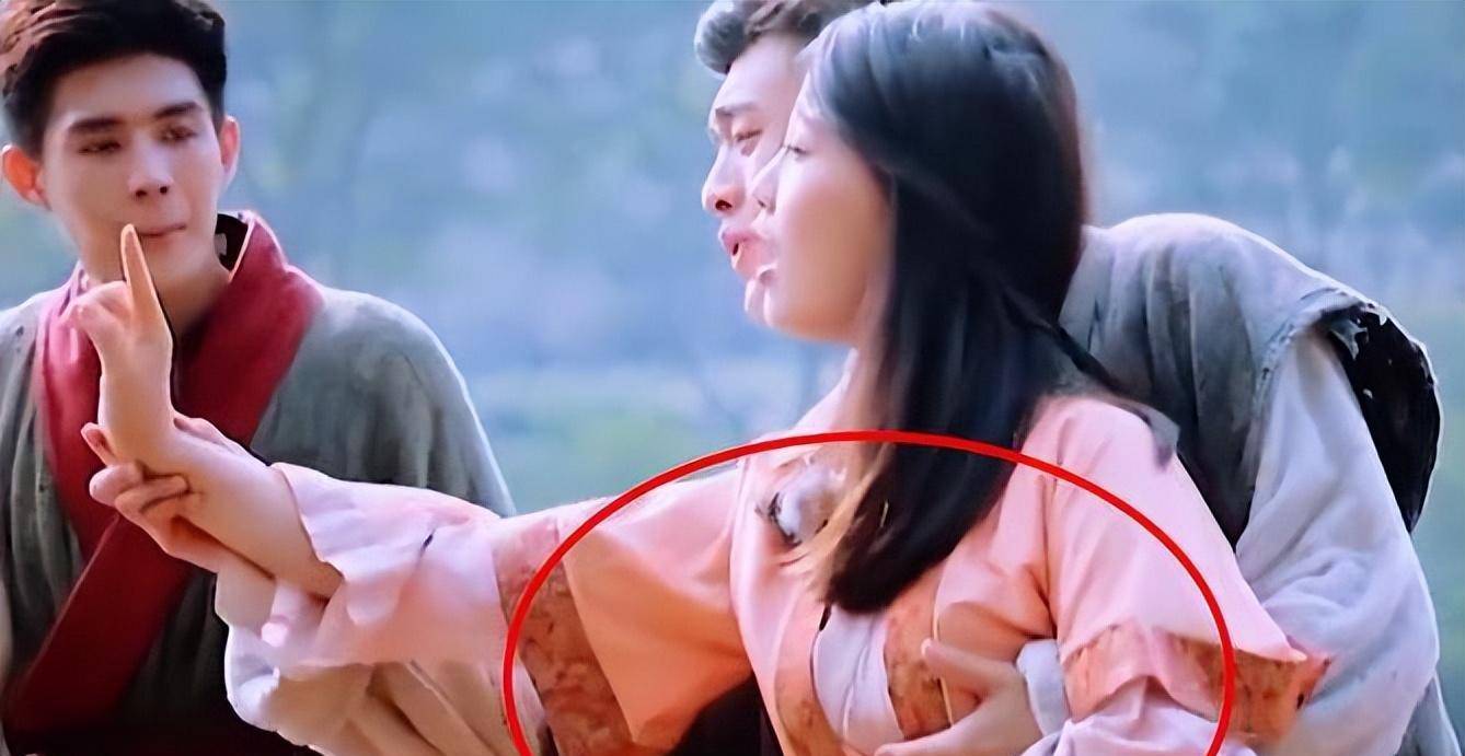 摸胸,咸猪手,"假戏真做"的演艺圈,祸害了多少无辜清纯的女星_赵丽颖