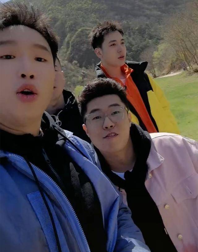 德云社烧饼带师弟玩耍,王九龙冷酷杨九郎跟不上拍,周九良很开心_张九