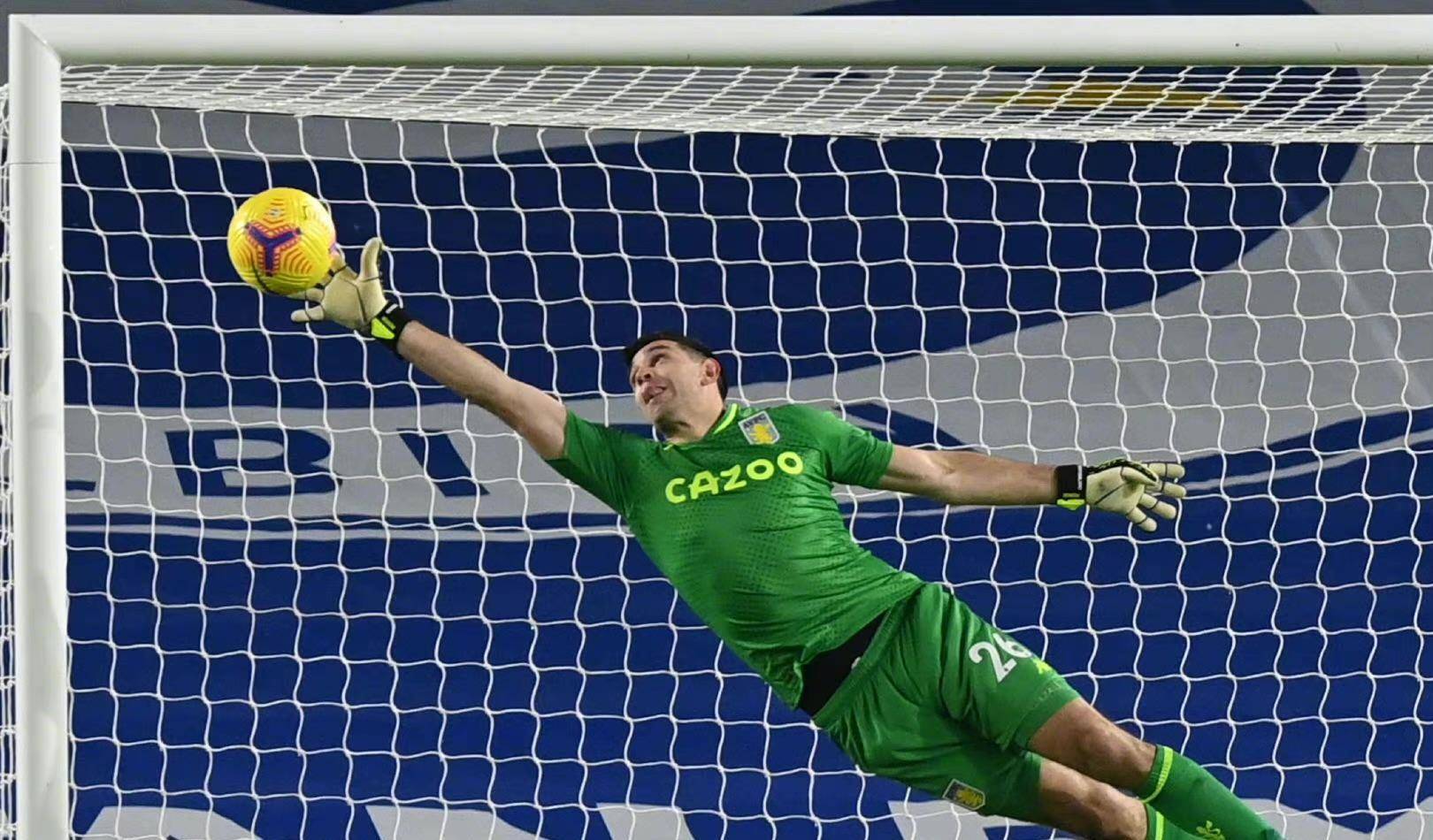 阿根廷门将马丁内斯:埋没10年的"金子",与妻初见"不敢抬头"_比赛