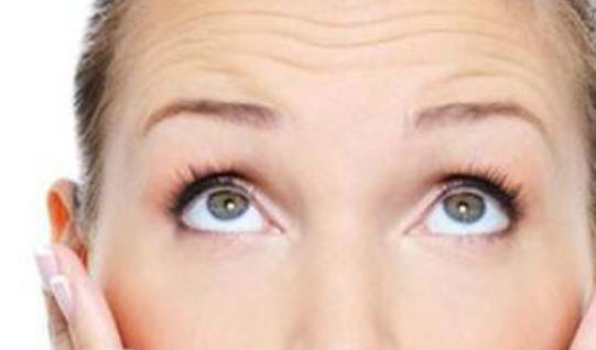 如果额头三才纹非常清晰的话,这三个纹路长短不一样.