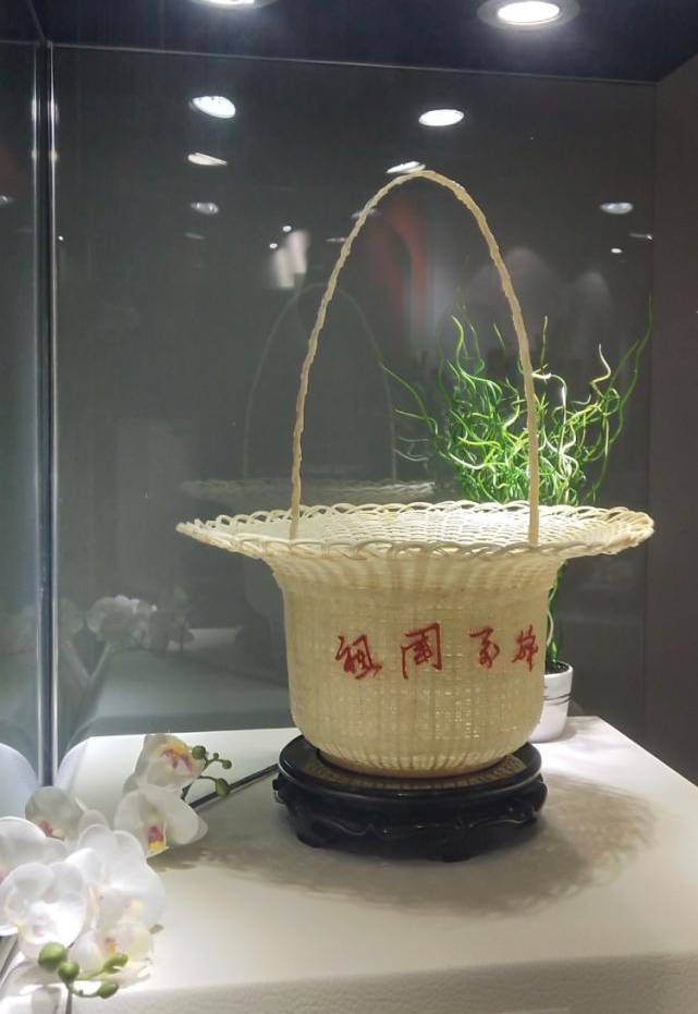 猛犸象牙雕名家张义大师|巧雕万年流转岁月,演绎牙雕不朽神奇_雕刻