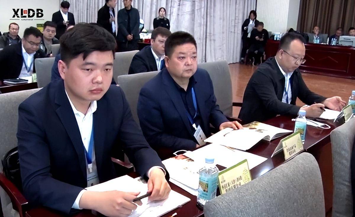 接着,隰县县委副书记,县长梁少杰从梨果产业,现代农业,清洁能源产业