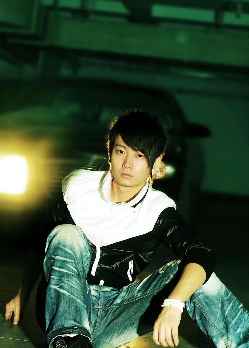 古早网络歌手现状:走歪路获刑,英年早逝,出镜带货,各有各的辛酸_郑源