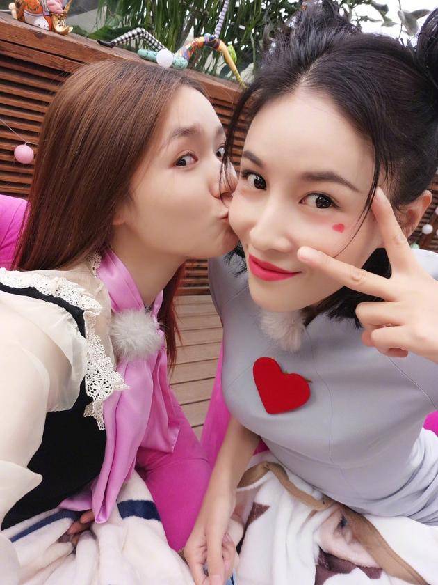 看到林允打电话给周星驰,秒接还会亲密撒娇,才知林允为何被独宠_时候