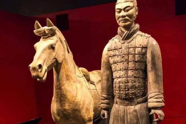 很气，美国男子承认掰断兵马俑手指，却只受到轻微处罚（美国损坏兵马俑事件赔钱）