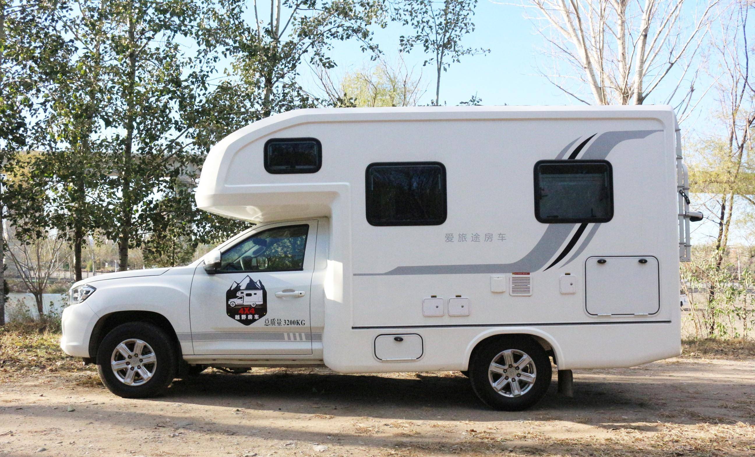 工薪族小两口开的大通t70四驱房车!