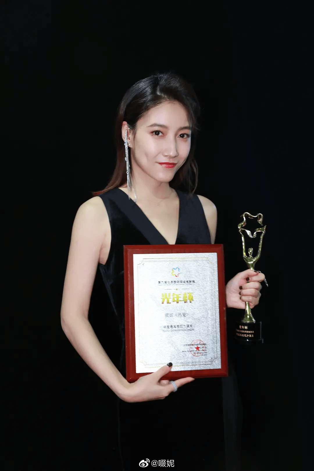 冯小刚力捧,父亲是国家一级演员_角色_剧中_叶京
