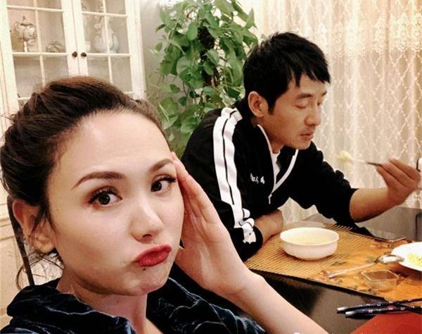 程莉莎晒出美照,嘟着小嘴,萌萌哒,最后却被郭晓东的力量给俘获了
