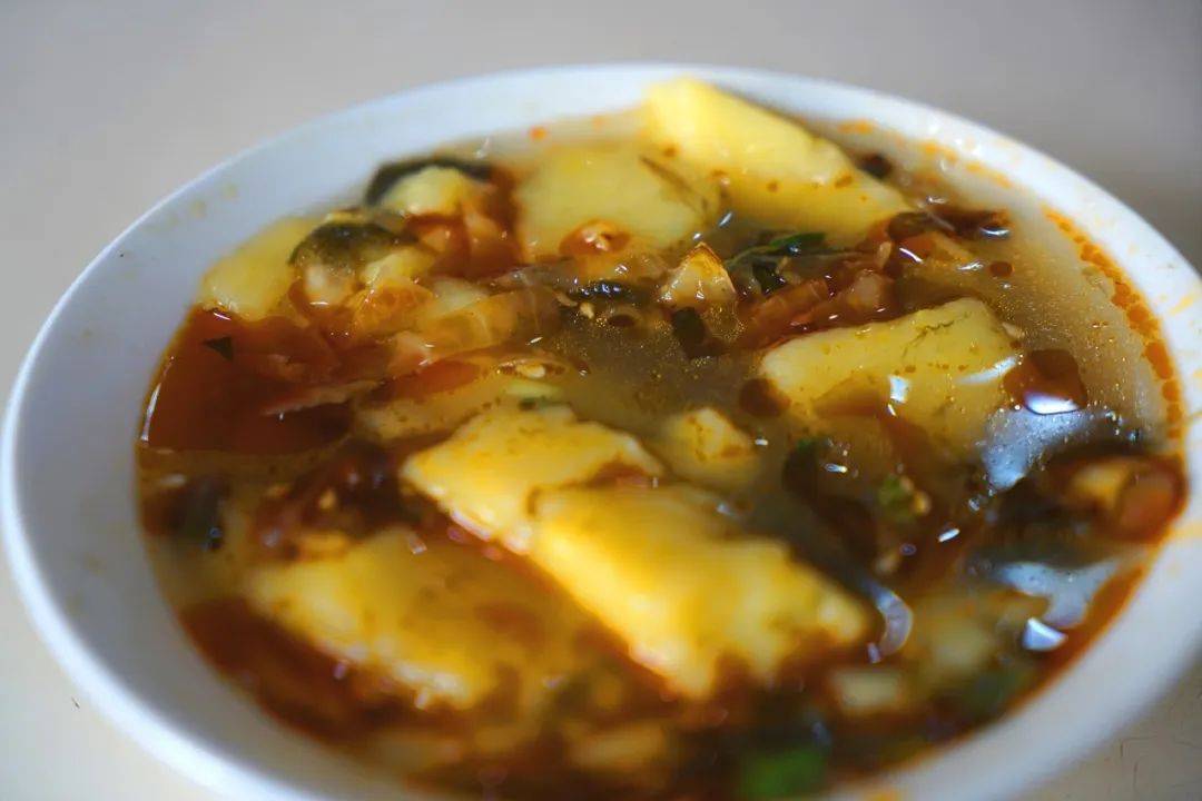 藏在市井街巷里的汶川羌家小吃,太有味了!_糍粑_洋芋_美食