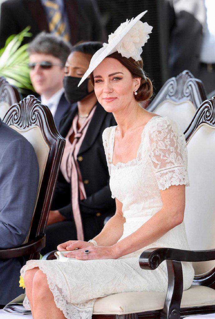 凯特王妃穿白色"蕾丝裙"真好看,减龄且不失高级感,很有品味