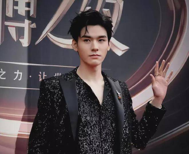 龚俊遭网暴!拍合照挤走胡歌?