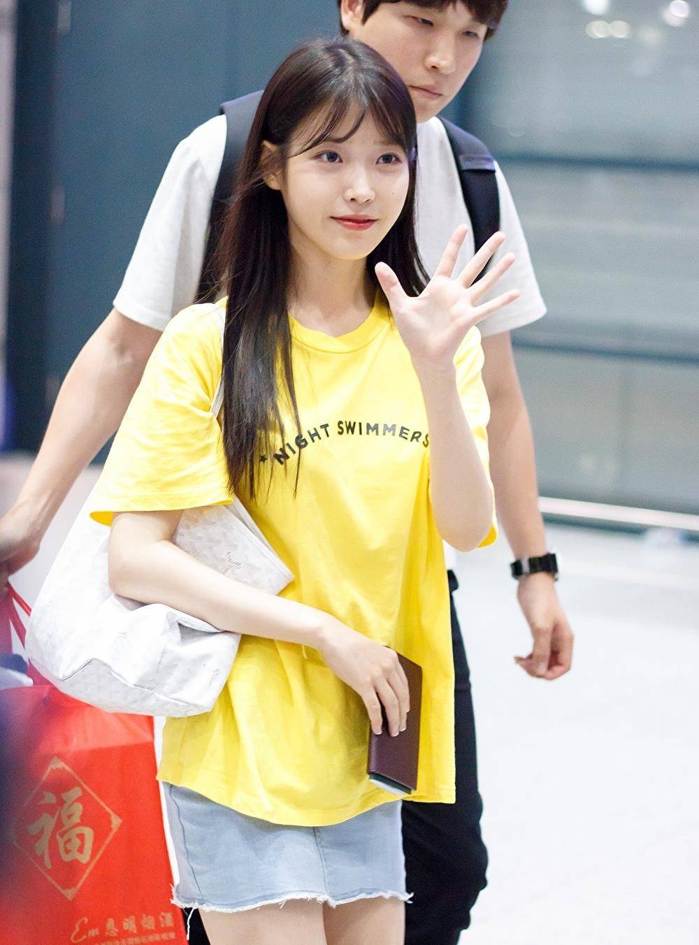 iu李知恩机场的9款私服简单又甜美,哪一款会给你惊喜?_休闲_裙子_显得