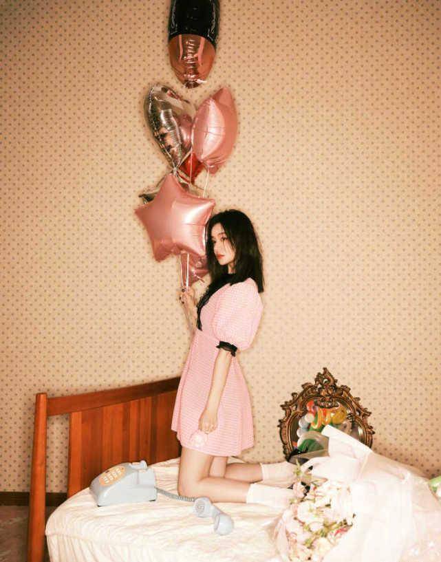 袁姗姗36岁生日晒美照,粉色连衣裙秀纤细美腿,笑容甜美如初恋_祝福
