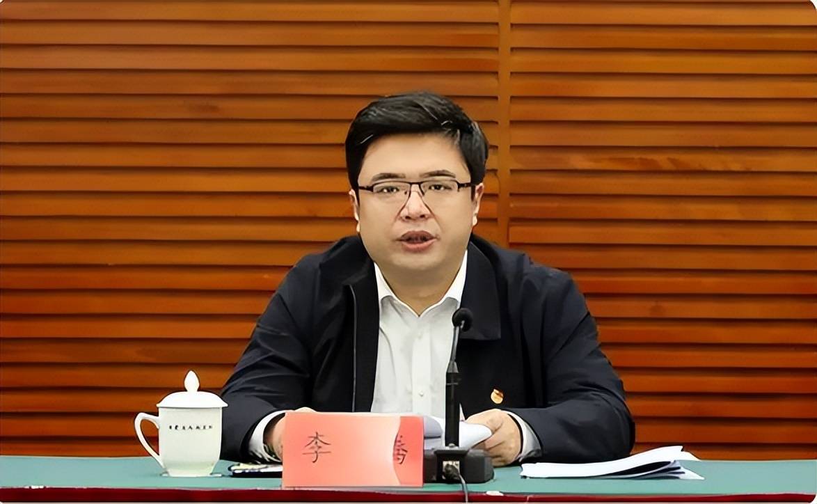 80后清华博士任正厅长职务,相貌端正气质不凡,履历学历令人敬佩_大学