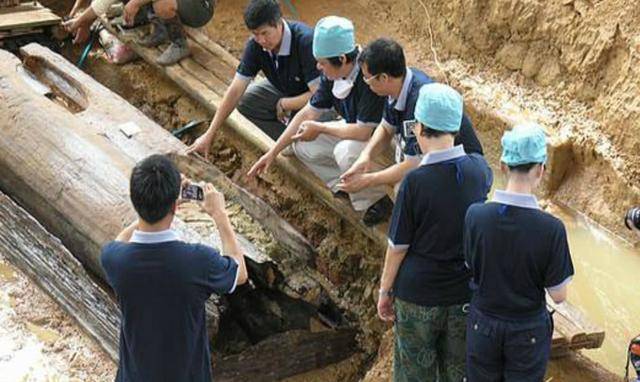 “古墓”湖南挖出一清朝古墓，挖到一半，队长发现：这不是我家祖坟吗？