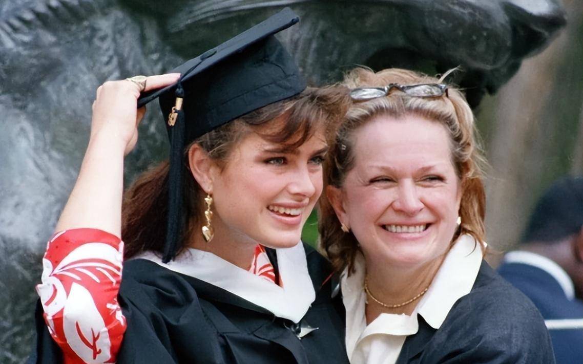 阿加西好福气!前妻是漂亮的波姬小丝,二婚娶美女冠军,恩爱21年