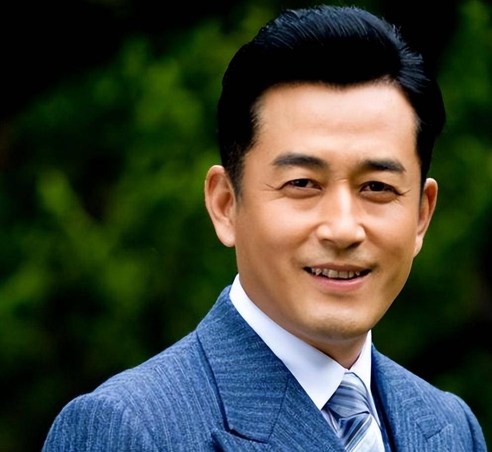 王志飞:出轨张歆艺,闪婚张定涵,如今58岁的他依旧迷人