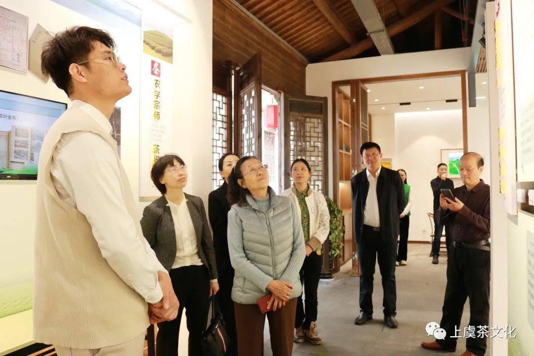 在吴觉农先生故居前合影留念参观丰惠文史馆参观丰惠乡贤之家当天下午