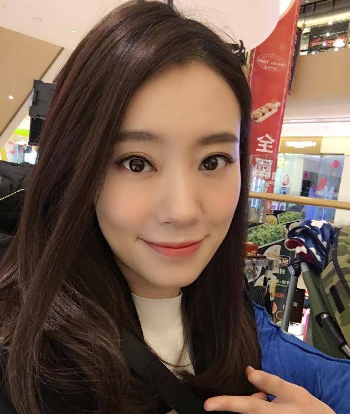 《你好,李焕英》爆火的背后,张小斐的片酬要上缴贾玲多少呢?