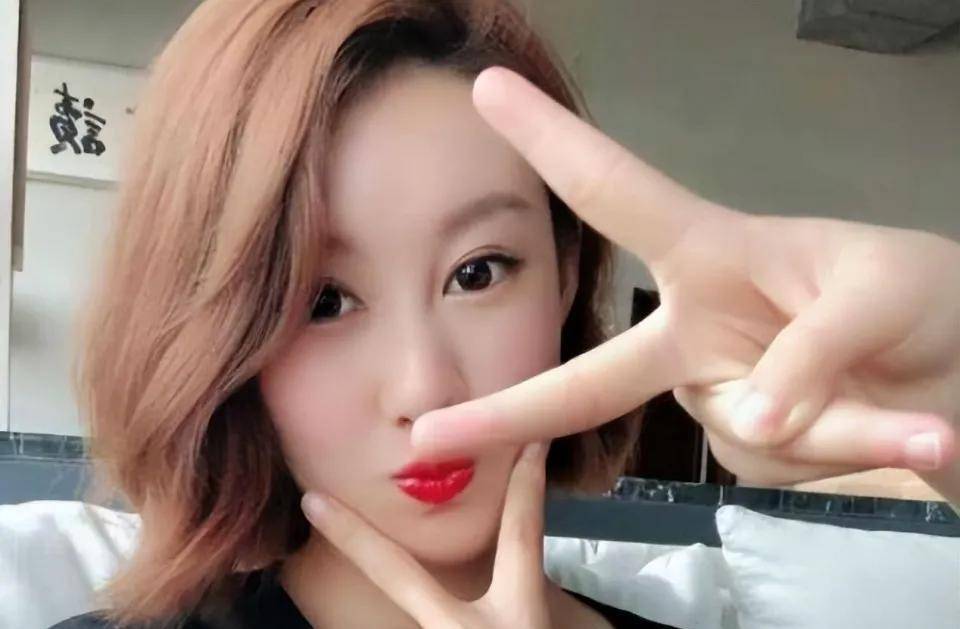 王宝强女友冯清"白富美"人设崩塌,因债务危机两人疑似分道扬镳_马蓉