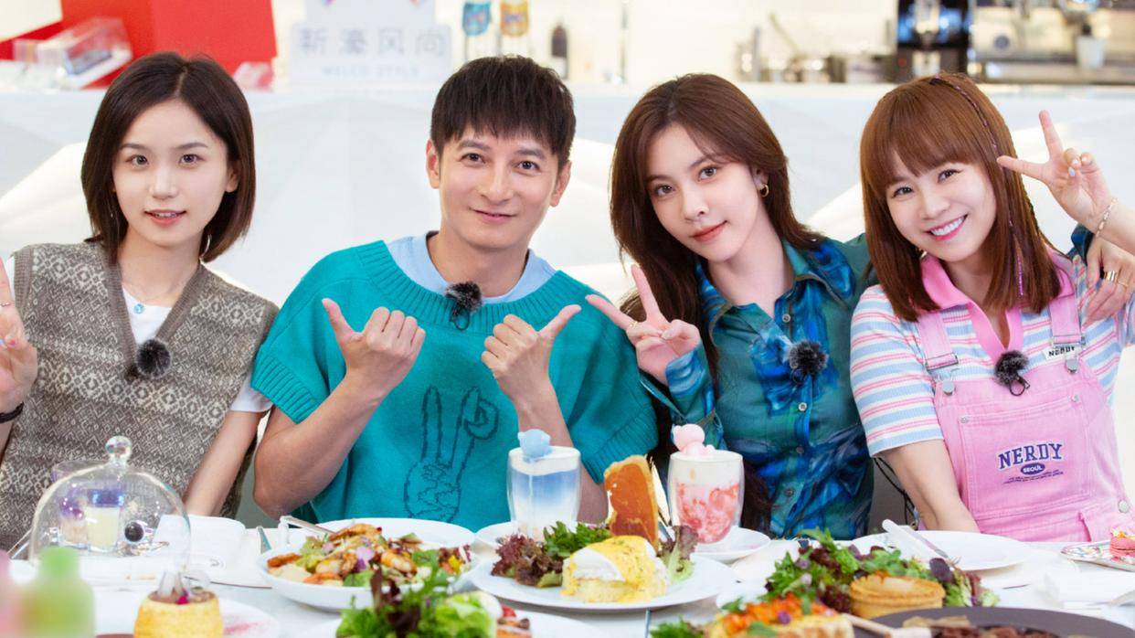 李维嘉回归,亮相官方直播间,回应消失传言,快乐家族各自忙碌_谢娜