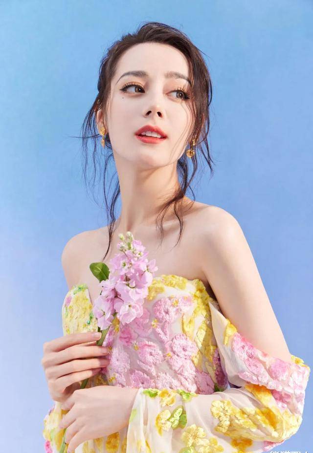 迪丽热巴真是时尚美人!