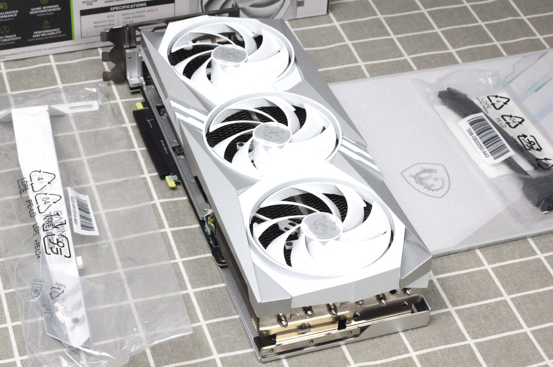 银白涂装再现神龙本色，微星RTX 4070 Ti 12G白龙显卡实测_手机搜狐网