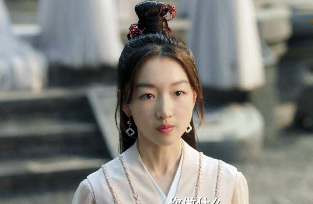 电视剧却总差点意思,周冬雨的每部电视剧都没有很好的播放量,也没做到