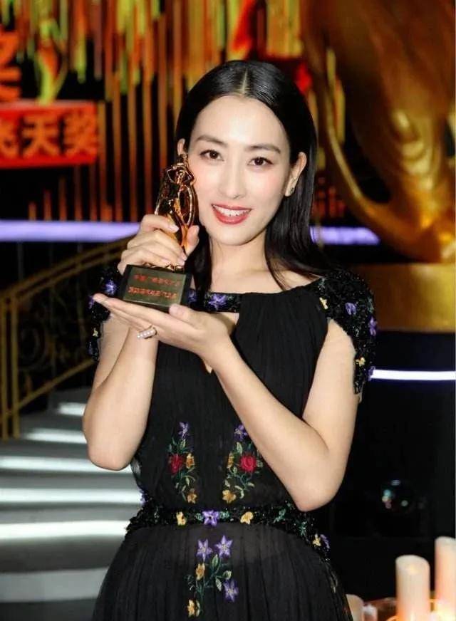 马苏称让黄奕多清净两年,事业尽毁上综艺狂踩李小璐,pgone回应