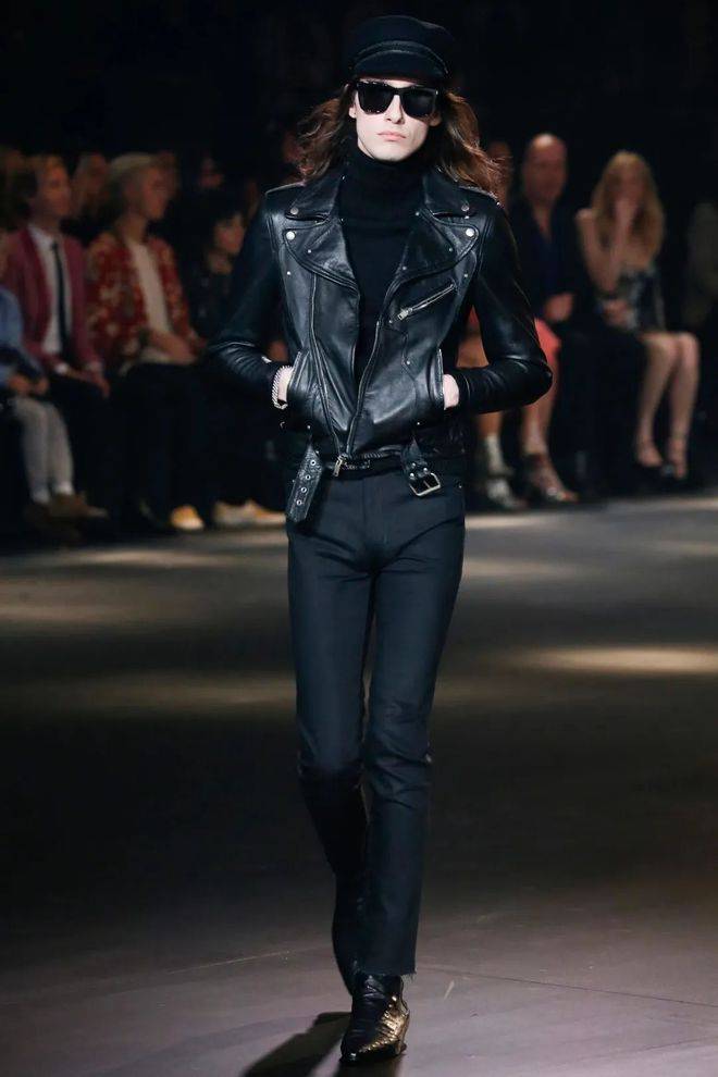 1996年,hedi slimane被yves saint laurent的恋人pierre berge发现并