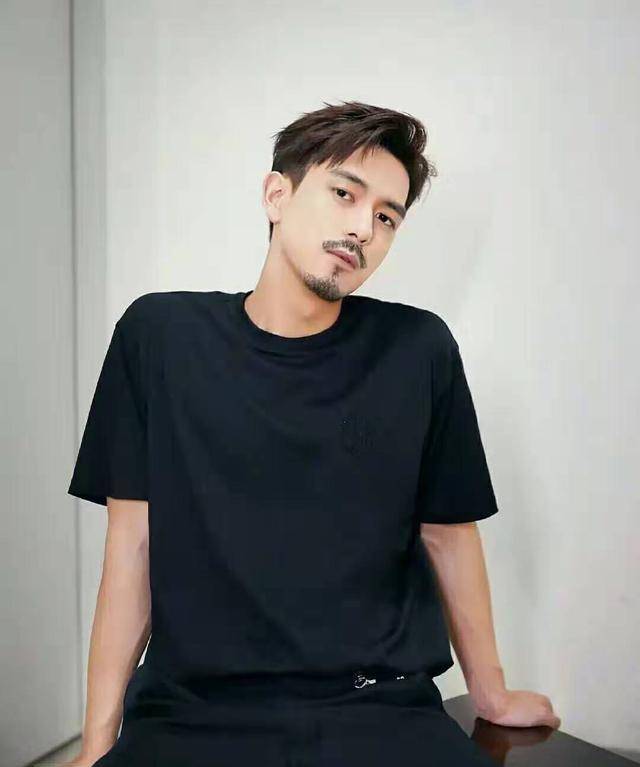 当男明星都有了胡子,杨洋变叶修,李现好顺眼,邓伦秒变陈道明_蔡徐坤