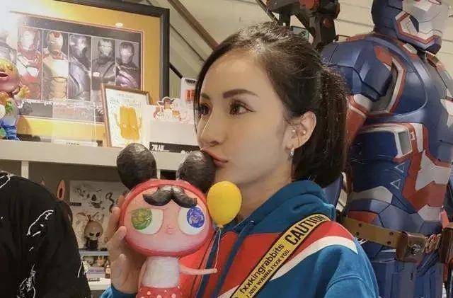 "国光女神"梁云菲自曝14岁遭3混混侵犯,一人女子还全程观看_父亲_母亲