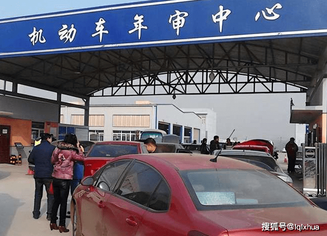 新车“6年免检”，很多人已吃过亏了！交警：搞错会被罚款、扣分（新车6年免检新规）