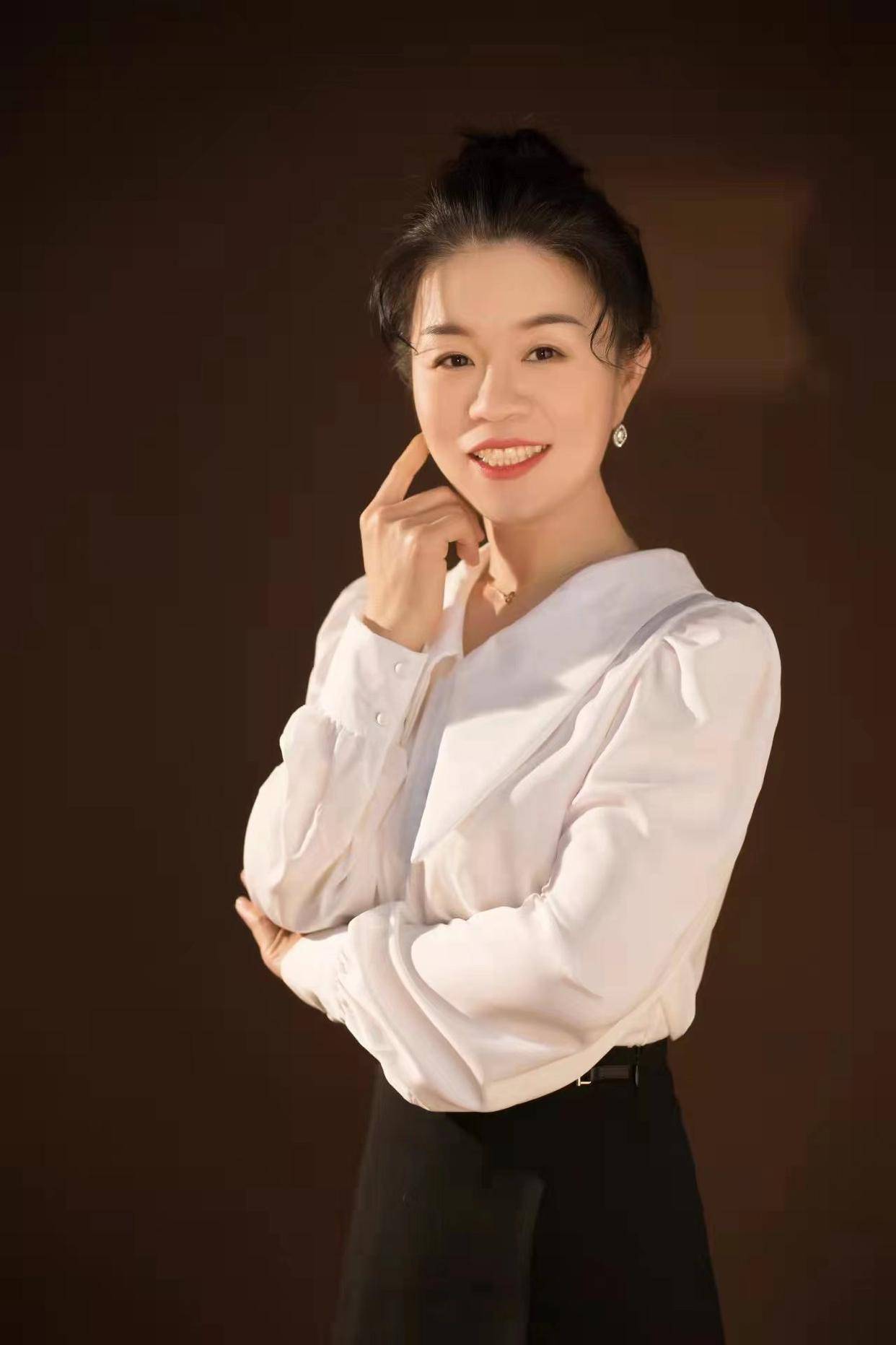 山东佳德信企业管理集团董事长姜芳芳印象_服务_姜董_客户