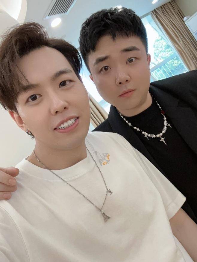 靳鹤岚,朱鹤松参加红人节,现场帅照被晒,岚岚的梦想要实现了_演出