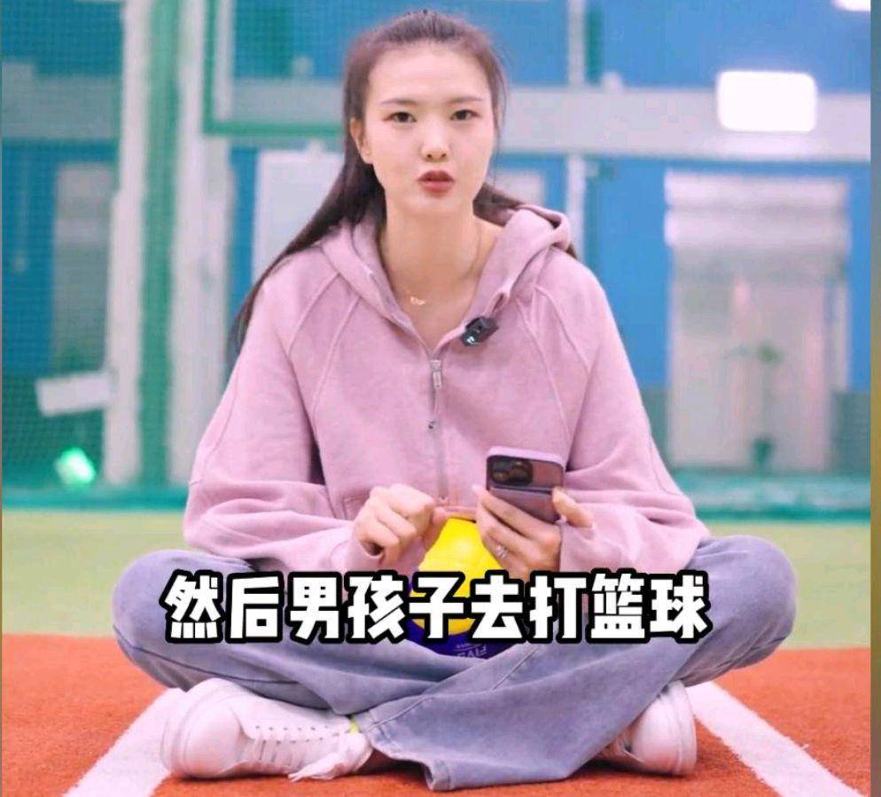 张常宁被老公吴冠希撞倒在地,宝宝直接网上吐槽_中国_奥运会_篮球