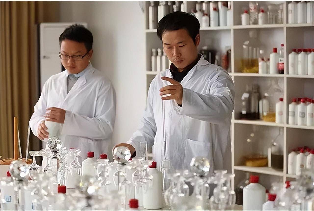 酿酒师:不是巧合,白酒度数大有门道_高度酒_品牌_低度酒