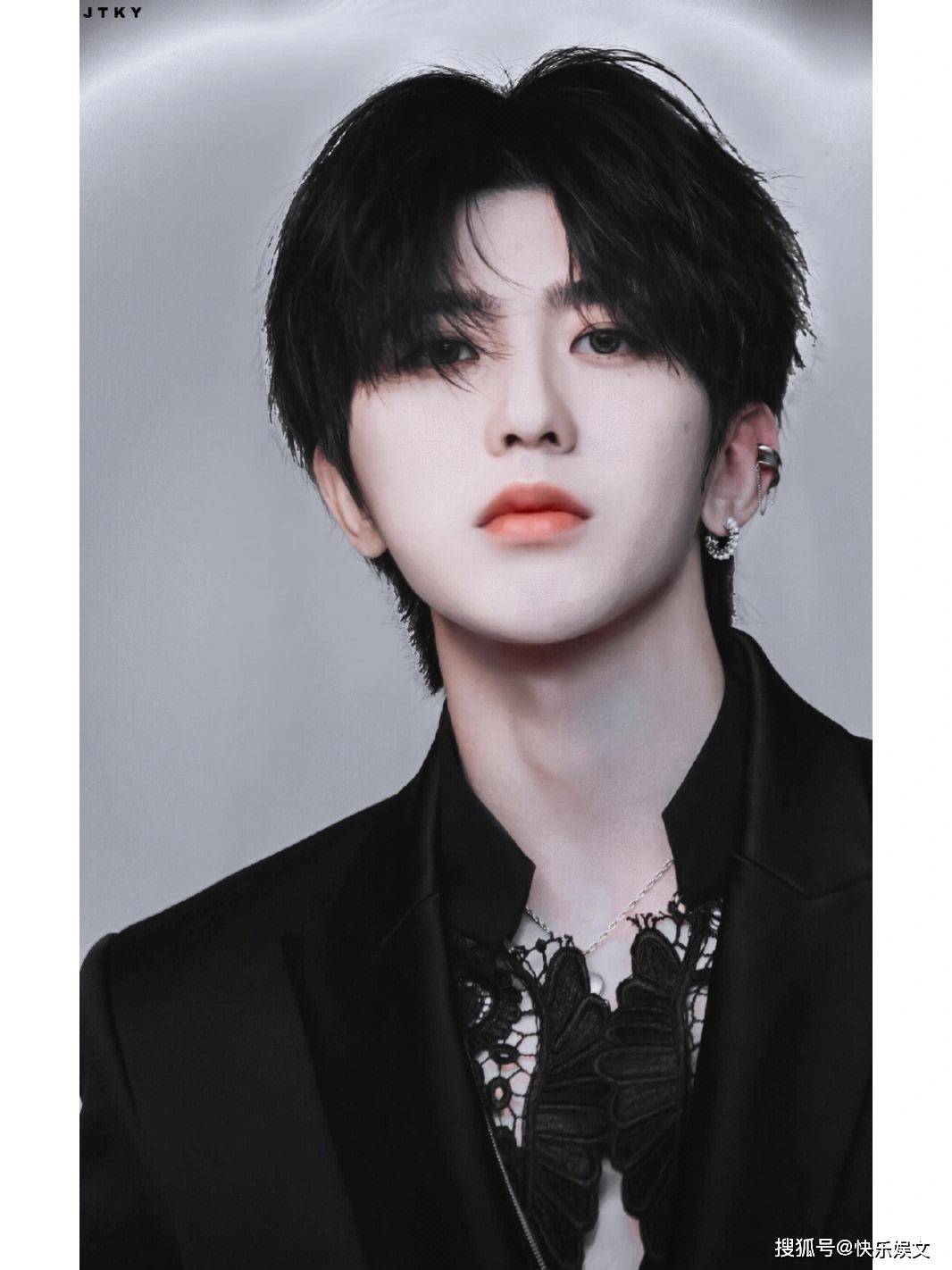 25岁蔡徐坤关注美女事件后续!