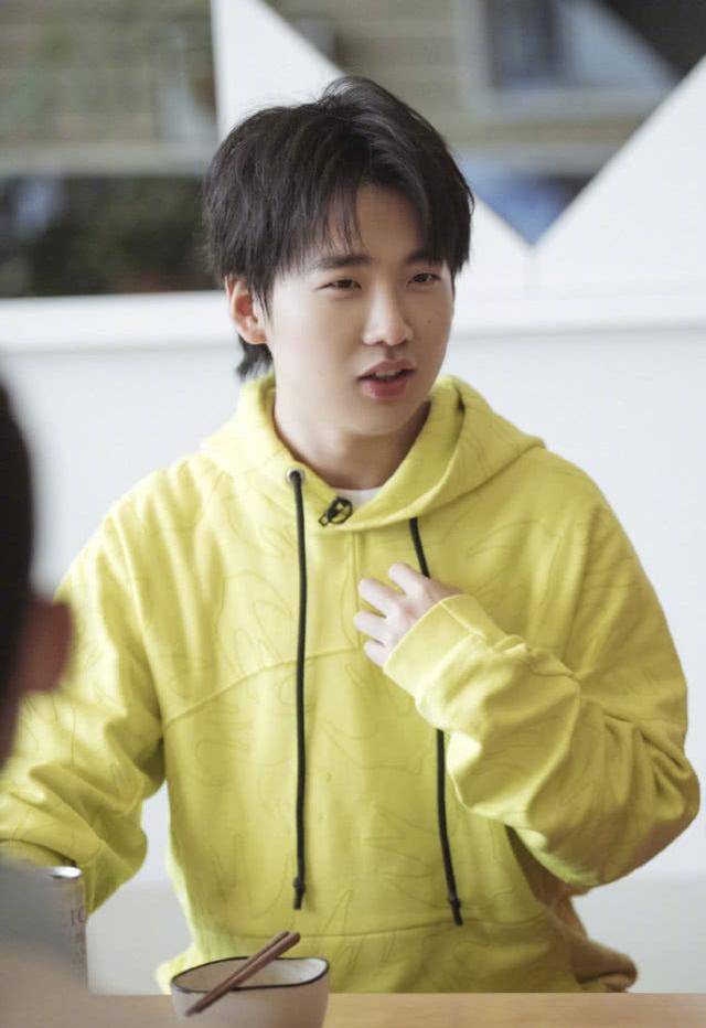 值得一提的是,《极限挑战》原本计划是在这几天官宣,但在遭遇了罗志祥