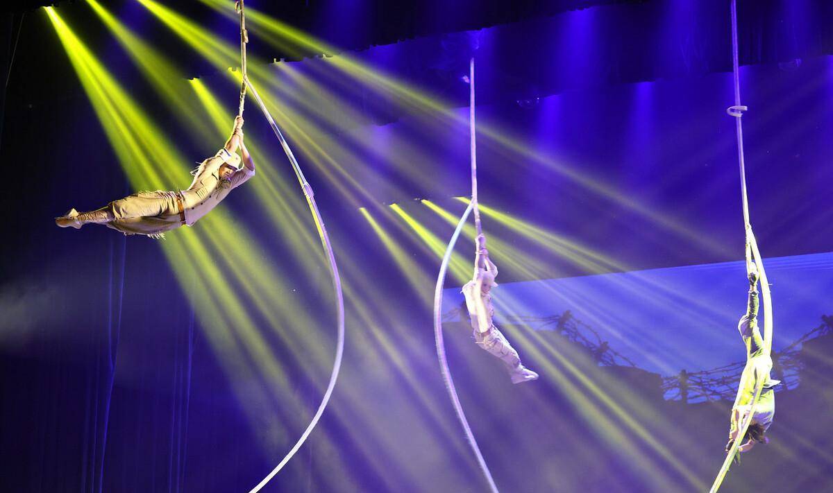 安徽高空杂技演出惊魂,女演员竟因与丈夫吵架赌气致死?