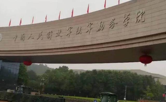 军校毕业生就业前景_录取分数线最低的军校是哪所_军事院校录取分数线