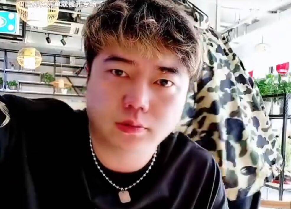 一辈子都是垃圾!斗鱼主播串哥与洪斌合伙辱骂服务员小姑娘