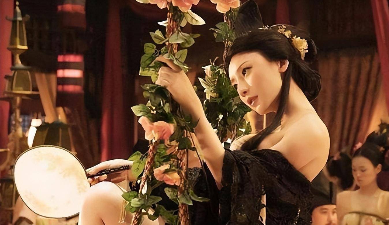 或许是老总看到了柳岩对事业的渴望,一年后拿到了电影《画壁》中"云梅