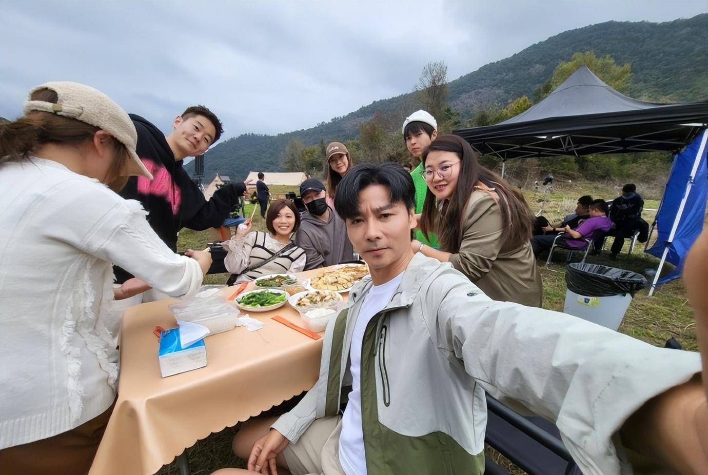 张晋受伤了还不忘健身,粉丝提醒他不要这么拼_锻炼_身体_时间