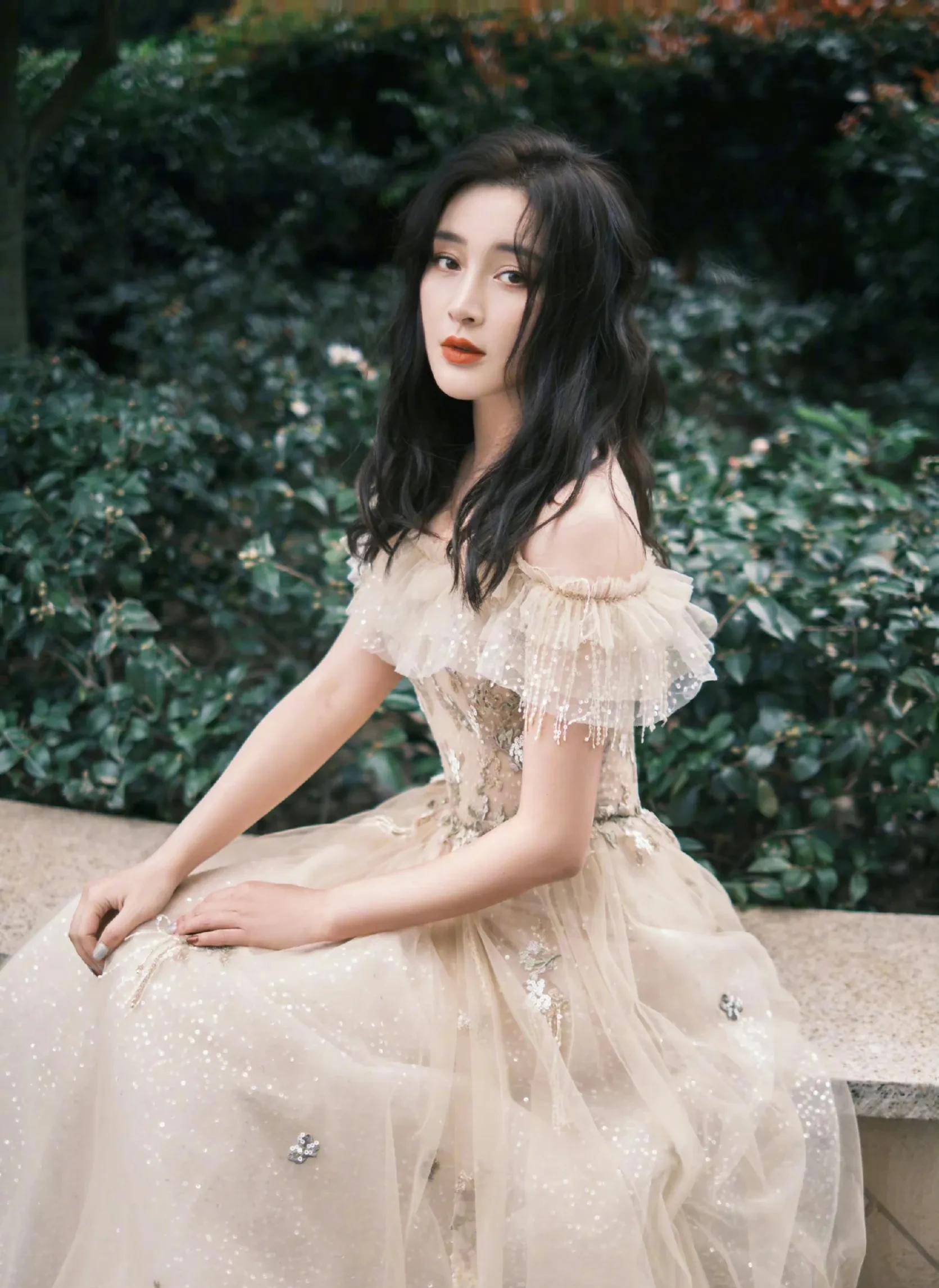 甘婷婷"最美潘金莲"妖娆妩媚,杨柳细腰,纤纤细腿性感